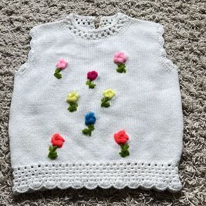 Vintage Sally Gee Women’s sleeveless Sweater Bright Flowers White Hand Crochet 1